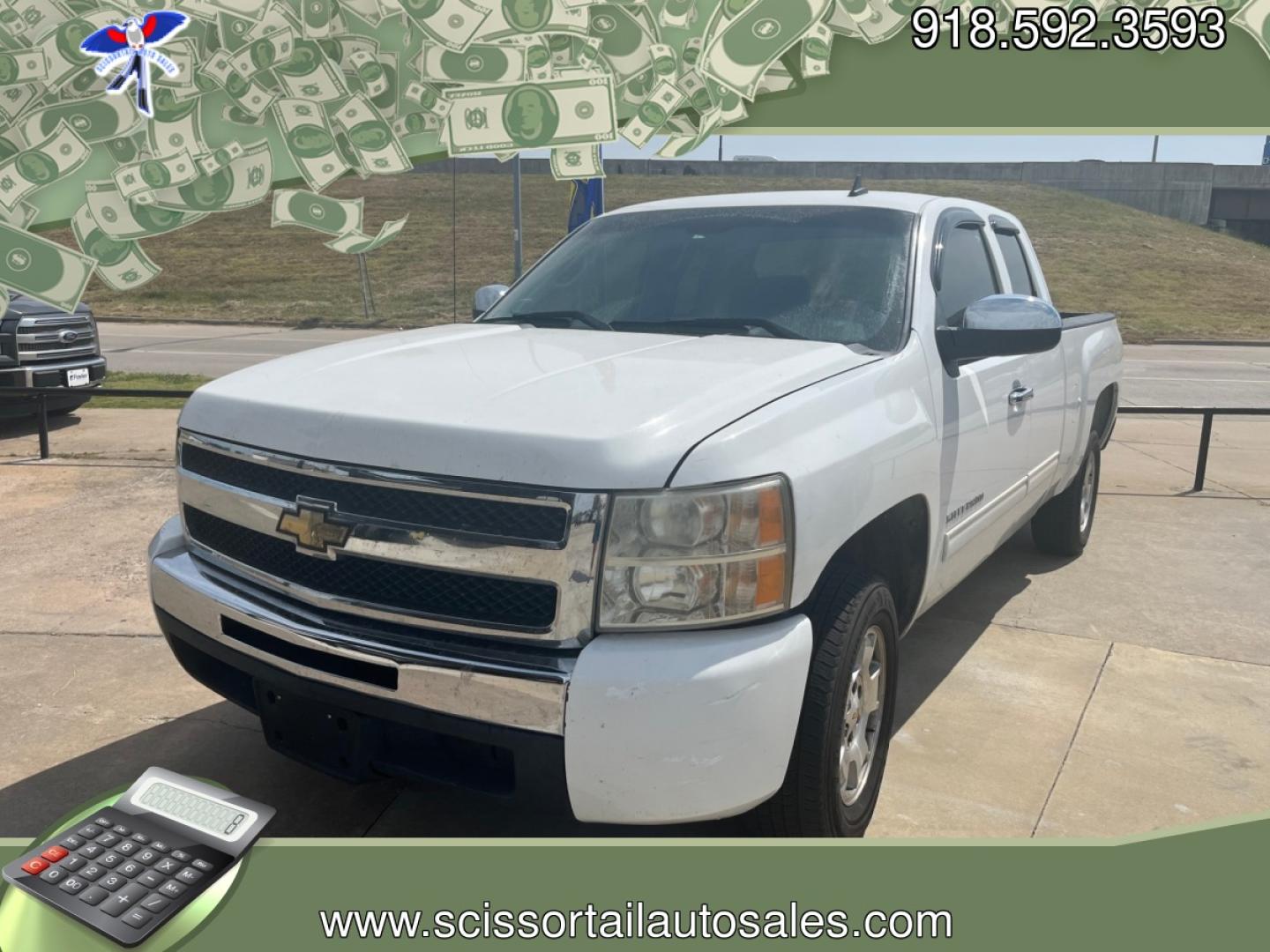 2010 WHITE CHEVROLET SILVERADO LT1 Extended Cab 2WD (1GCSCSE09AZ) with an 5.3L V8 OHV 16V FFV engine, 4-Speed Automatic transmission, located at 8101 E. Skelly Dr., Tulsa, OK, 74129, (918) 592-3593, 36.121891, -95.888802 - Photo#0