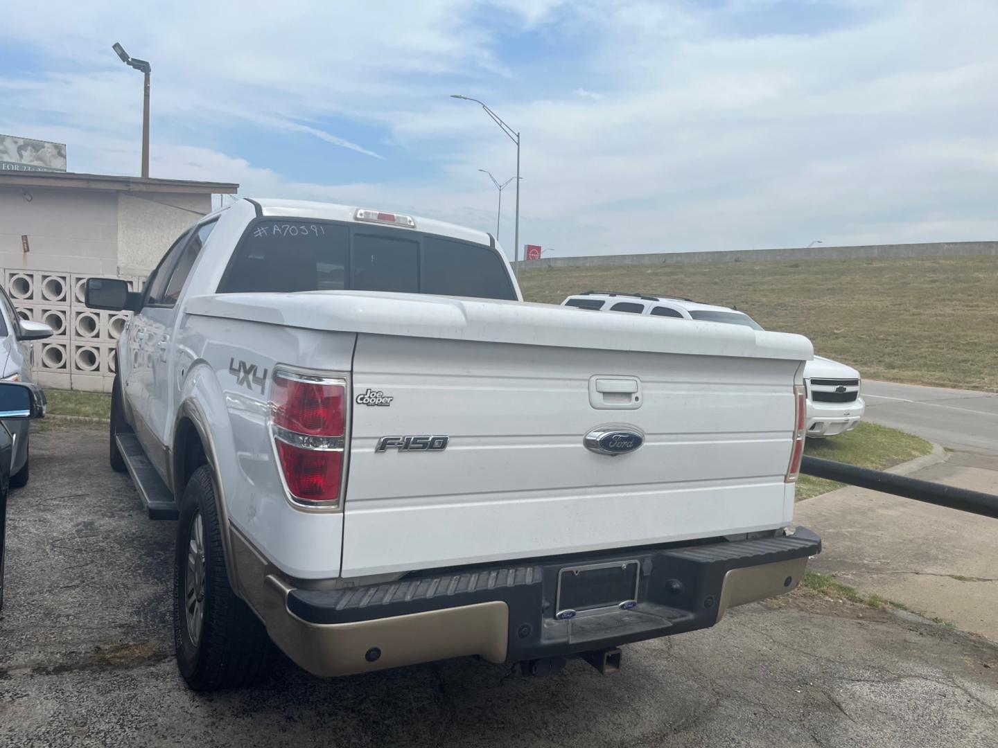 2012 WHITE FORD F-150 XL; PLATINUM; FX4 SuperCrew 5.5-ft. Bed 4WD (1FTFW1ET8CF) with an 3.5L V6 TURBO engine, 6-Speed Automatic transmission, located at 8101 E. Skelly Dr., Tulsa, OK, 74129, (918) 592-3593, 36.121891, -95.888802 - Photo#2