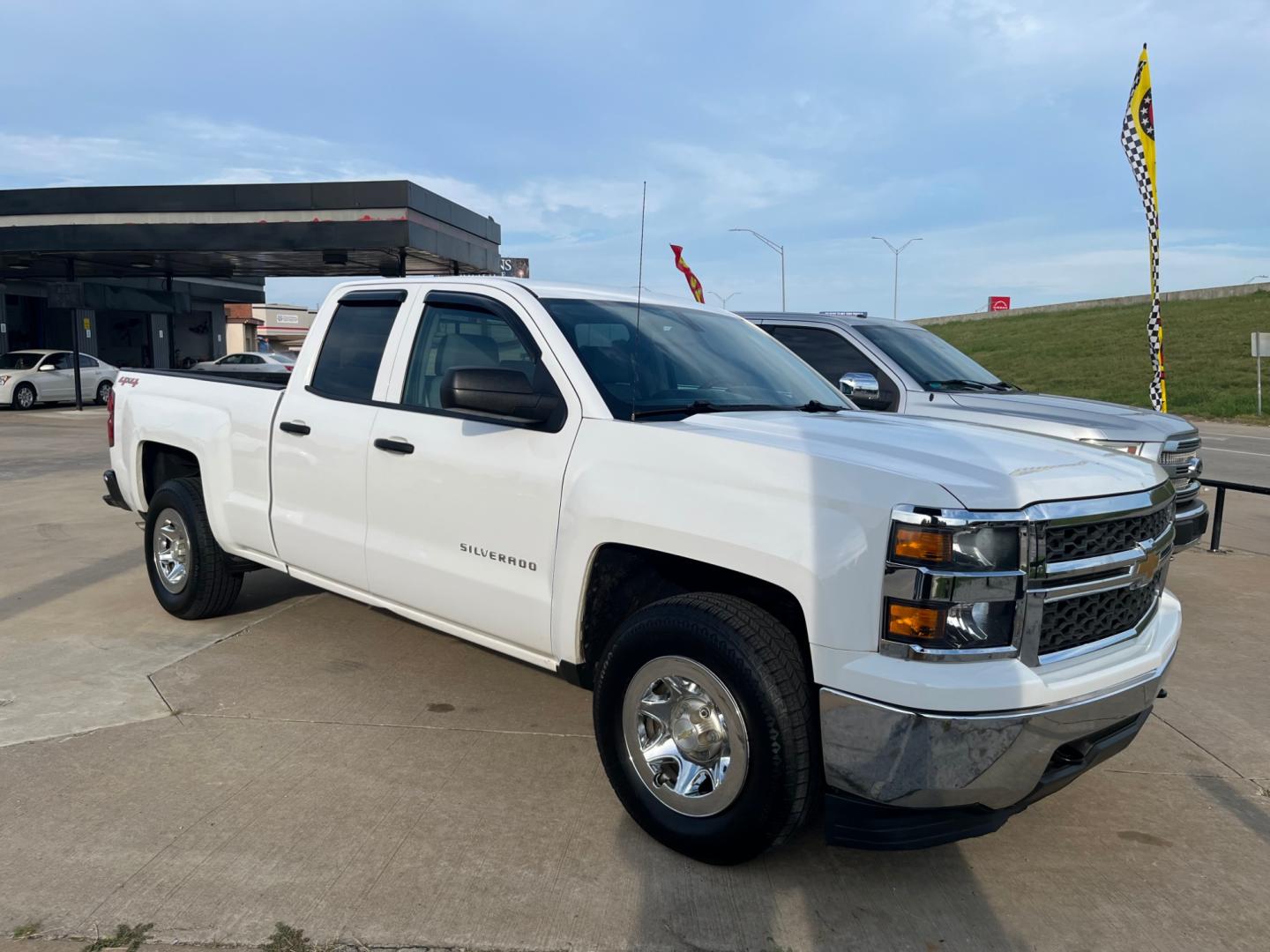 2015 UNKNOWN CHEVROLET SILVERADO WORK TRUCK Work Truck Double Cab 4WD (1GCVKPECXFZ) with an 5.3L V8 OHV 16V engine, 6-Speed Automatic transmission, located at 8101 E. Skelly Dr., Tulsa, OK, 74129, (918) 592-3593, 36.121891, -95.888802 - Photo#1