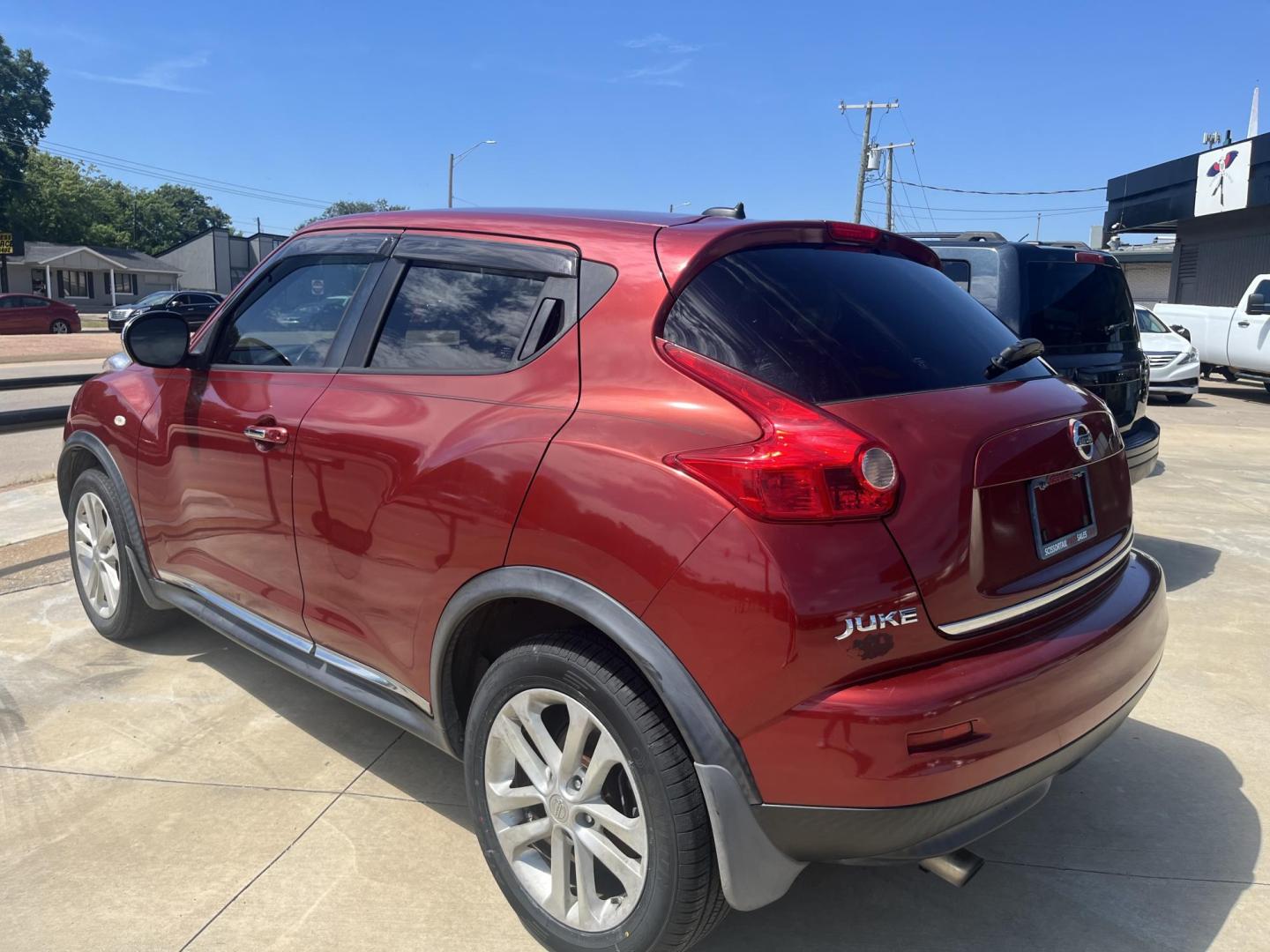 2013 BROWN NISSAN JUKE S FWD (JN8AF5MR6DT) with an 1.6L L4 DOHC 16V engine, Continuously Variable Transmission transmission, located at 8101 E. Skelly Dr., Tulsa, OK, 74129, (918) 592-3593, 36.121891, -95.888802 - Photo#1