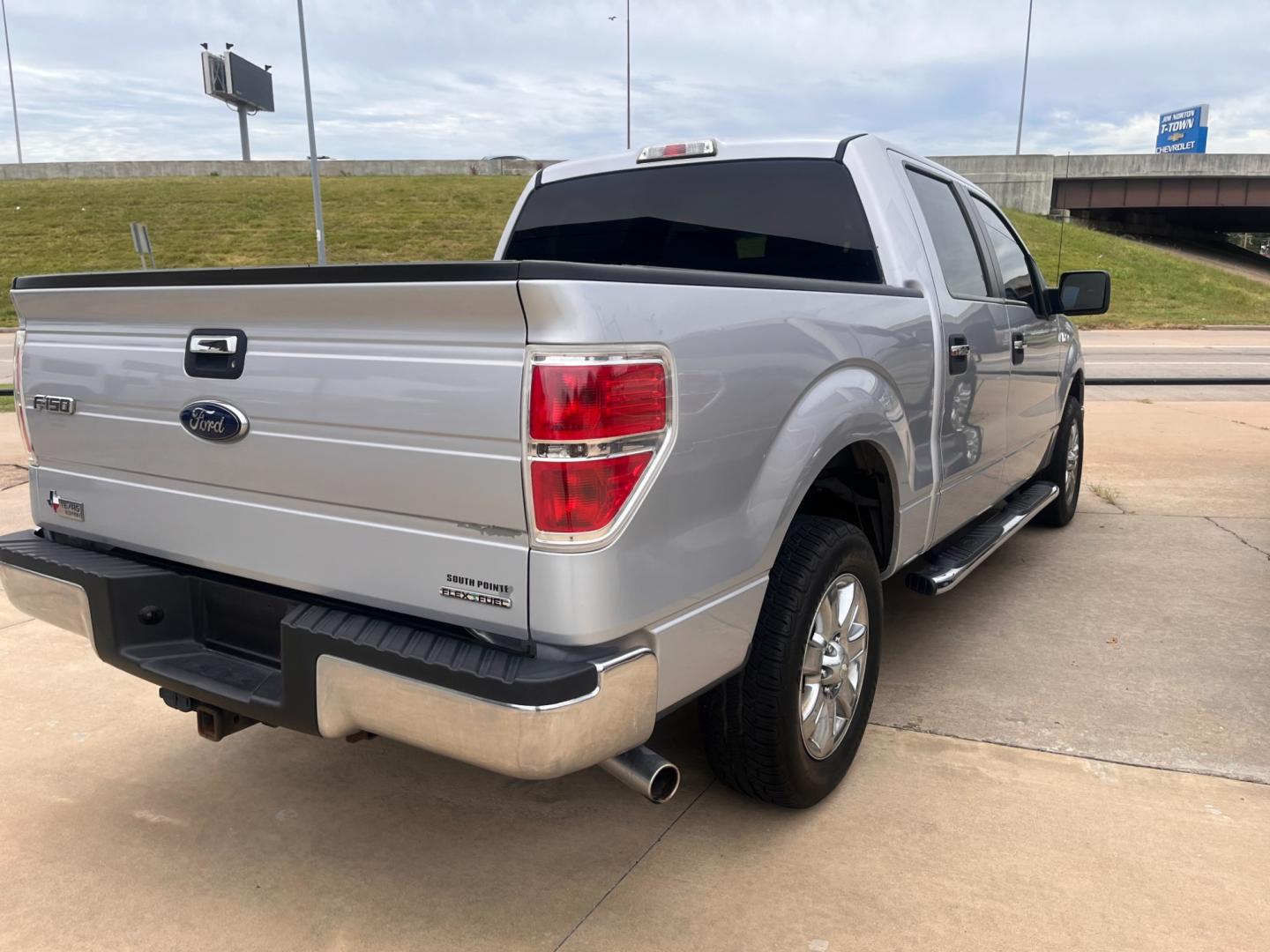 2013 SILVER FORD F-150 XL; PLATINUM; XLT SuperCrew 6.5-ft. Bed 2WD (1FTEW1CMXDK) with an 3.7L V6 DOHC 24V engine, 6-Speed Automatic transmission, located at 8101 E. Skelly Dr., Tulsa, OK, 74129, (918) 592-3593, 36.121891, -95.888802 - Photo#3