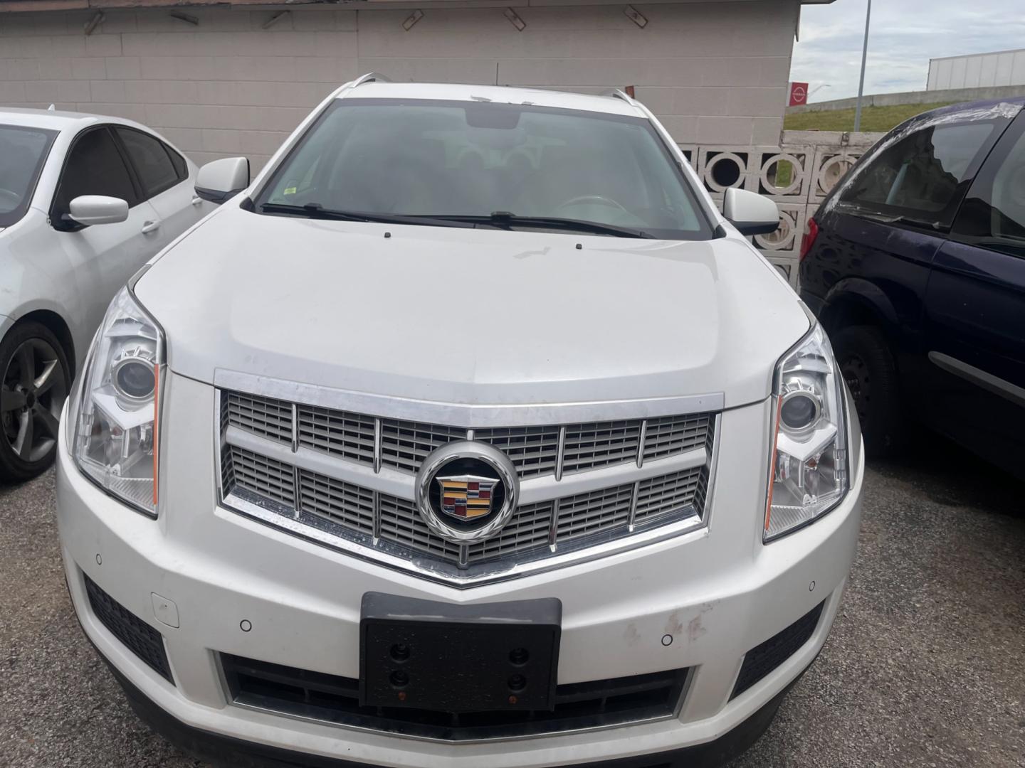 2012 WHITE CADILLAC SRX LUXURY Luxury AWD (3GYFNDE35CS) with an 3.6L V6 DOHC 24V FFV engine, 6-Speed Automatic transmission, located at 8101 E. Skelly Dr., Tulsa, OK, 74129, (918) 592-3593, 36.121891, -95.888802 - Photo#2