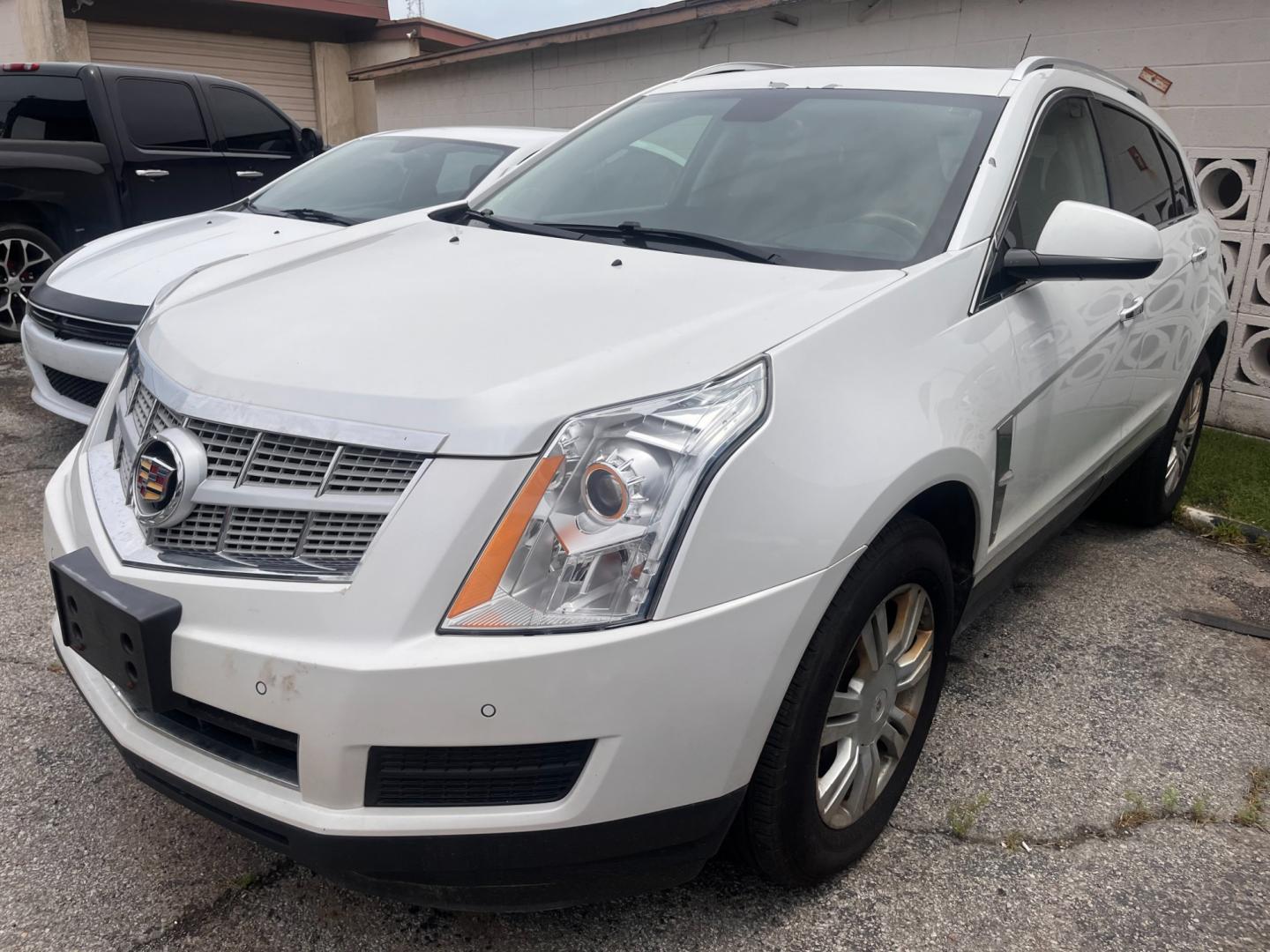 2012 WHITE CADILLAC SRX LUXURY Luxury AWD (3GYFNDE35CS) with an 3.6L V6 DOHC 24V FFV engine, 6-Speed Automatic transmission, located at 8101 E. Skelly Dr., Tulsa, OK, 74129, (918) 592-3593, 36.121891, -95.888802 - Photo#0