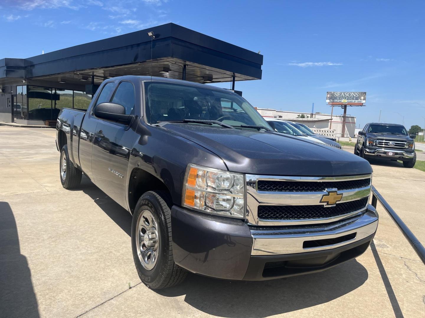 2011 GRAY CHEVROLET SILVERADO WORK TRUCK Work Truck Ext. Cab 2WD (1GCRCPEX5BZ) with an 4.3L V6 OHV 12V engine, 4-Speed Automatic transmission, located at 8101 E. Skelly Dr., Tulsa, OK, 74129, (918) 592-3593, 36.121891, -95.888802 - Photo#0