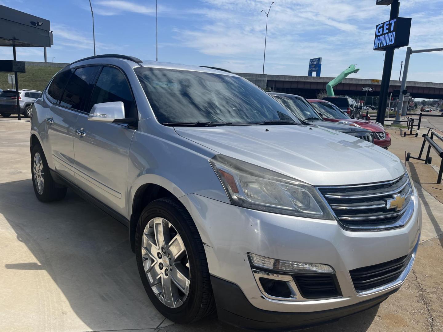 2015 SILVER CHEVROLET TRAVERSE 2LT 2LT AWD (1GNKVHKD8FJ) with an 3.6L V6 DOHC 24V engine, 6-Speed Automatic transmission, located at 8101 E. Skelly Dr., Tulsa, OK, 74129, (918) 592-3593, 36.121891, -95.888802 - Photo#0