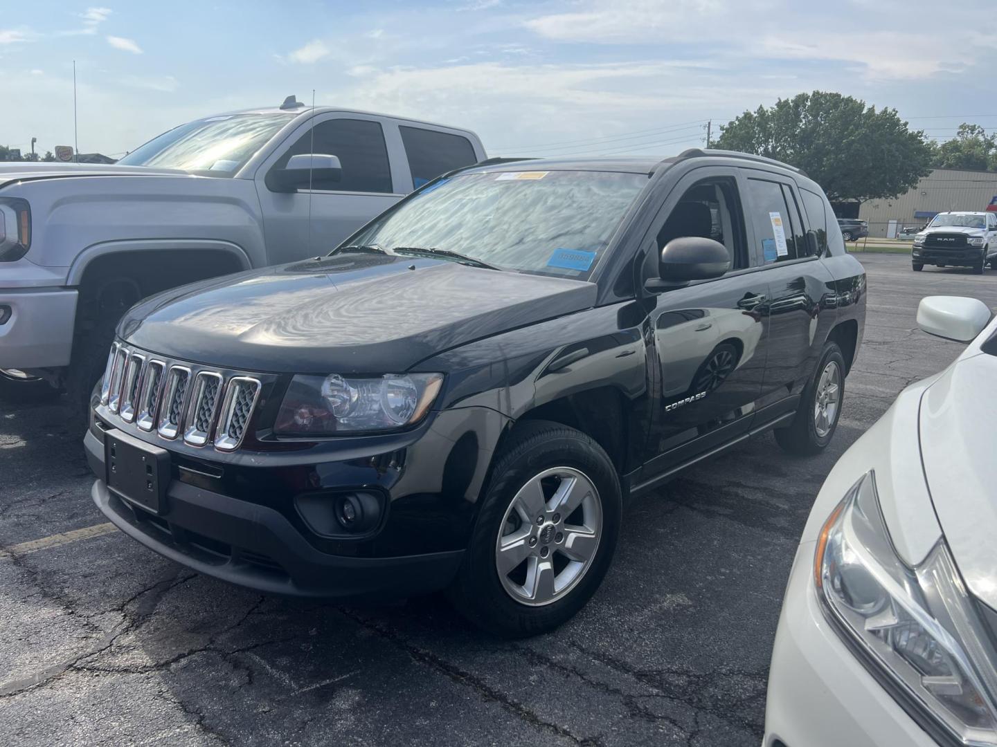 2016 Jeep Compass Sport FWD (1C4NJCBA1GD) with an 2.0L L4 DOHC 16V engine, located at 8101 E. Skelly Dr., Tulsa, OK, 74129, (918) 592-3593, 36.121891, -95.888802 - Photo#0