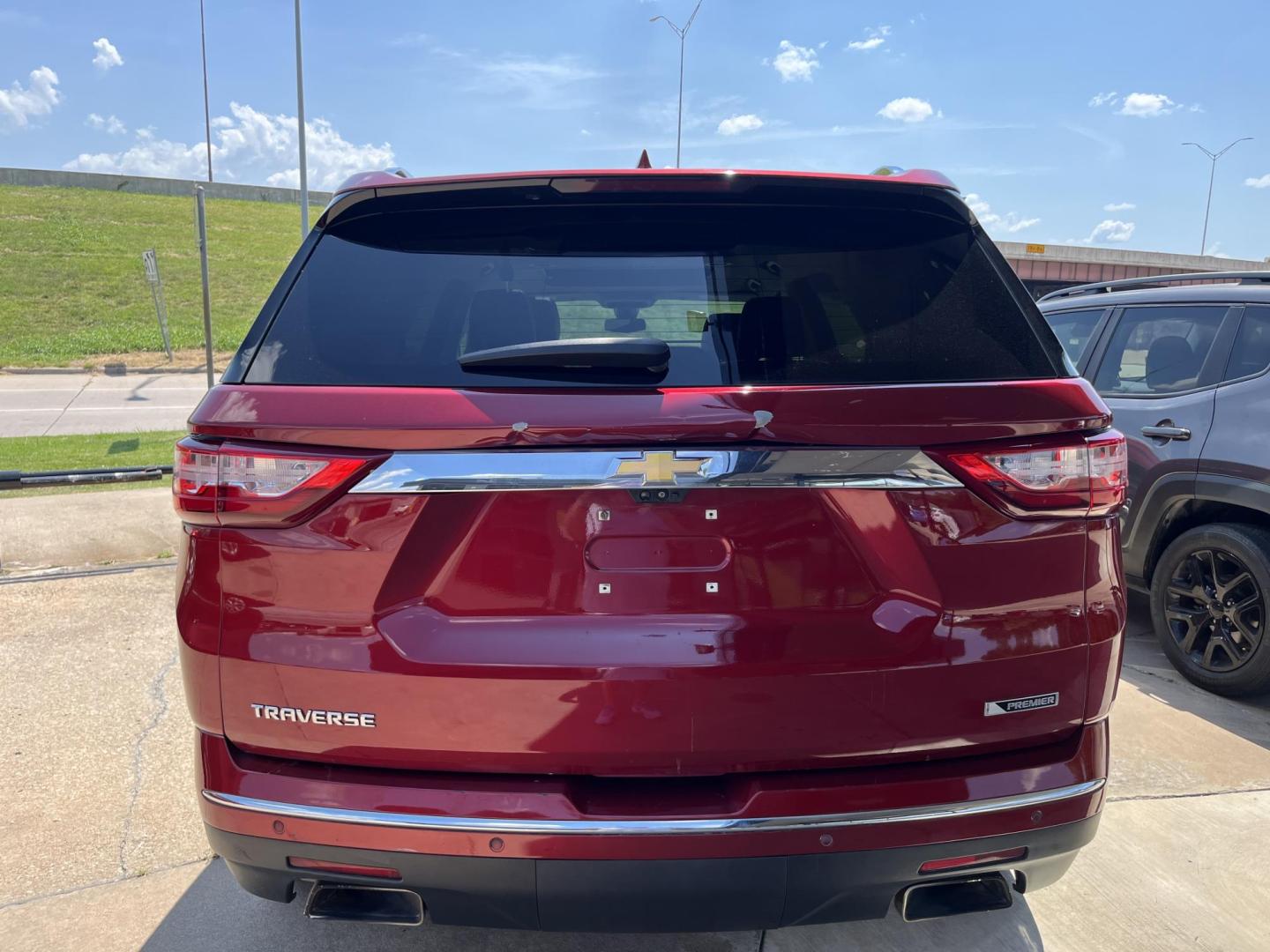 2018 RED CHEVROLET TRAVERSE PREMIER Premier FWD (1GNERKKW5JJ) with an 3.6L V6 DOHC 24V engine, 9A transmission, located at 8101 E. Skelly Dr., Tulsa, OK, 74129, (918) 592-3593, 36.121891, -95.888802 - Photo#1