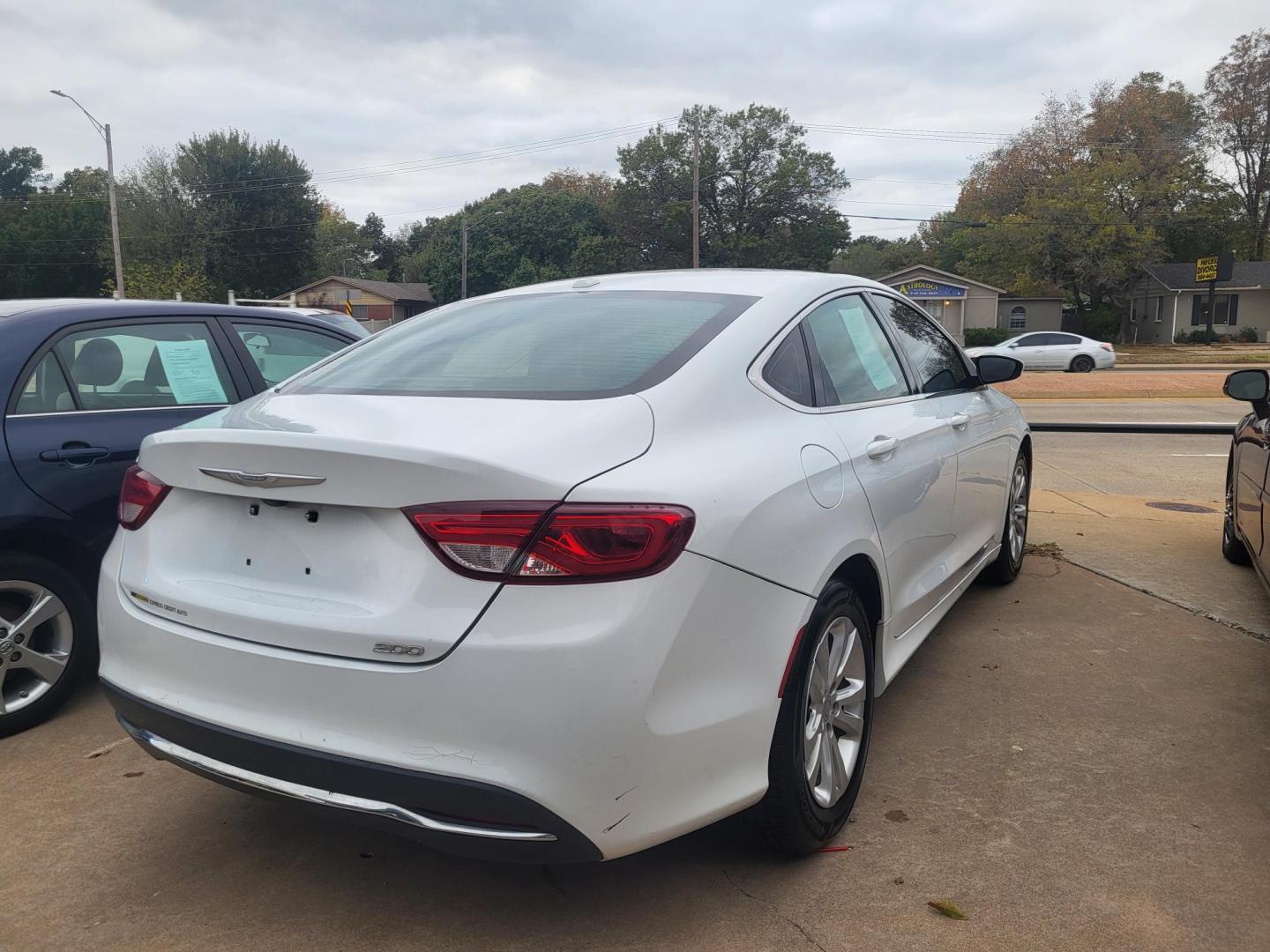 2015 WHITE CHRYSLER 200 LIMITED Limited (1C3CCCABXFN) with an 2.4L L4 DOHC 16V engine, 9-Speed Automatic transmission, located at 8101 E. Skelly Dr., Tulsa, OK, 74129, (918) 592-3593, 36.121891, -95.888802 - Photo#2