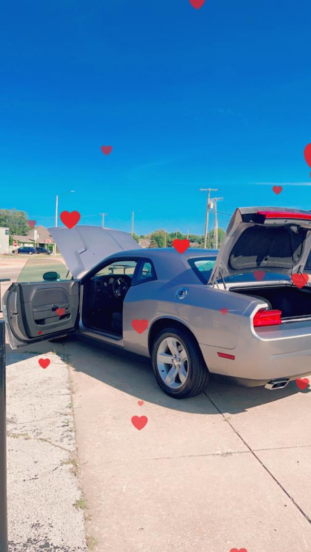 2014 GRAY DODGE CHALLENGER SXT SXT (2C3CDYAG3EH) with an 3.6L V6 DOHC 24V engine, 5-Speed Automatic transmission, located at 8101 E. Skelly Dr., Tulsa, OK, 74129, (918) 592-3593, 36.121891, -95.888802 - Photo#4