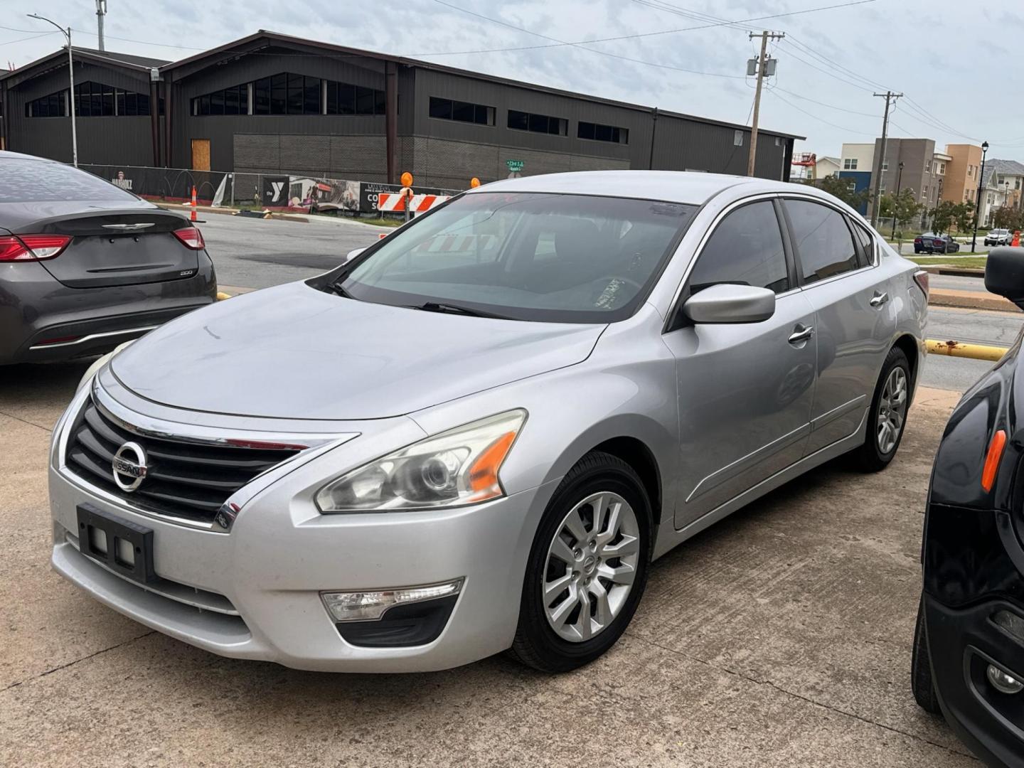 2014 SILVER NISSAN ALTIMA 2.5; 2.5 S; 2 2.5 SL (1N4AL3AP1EN) with an 2.5L L4 DOHC 16V engine, Continuously Variable Transmission transmission, located at 8101 E. Skelly Dr., Tulsa, OK, 74129, (918) 592-3593, 36.121891, -95.888802 - Photo#0