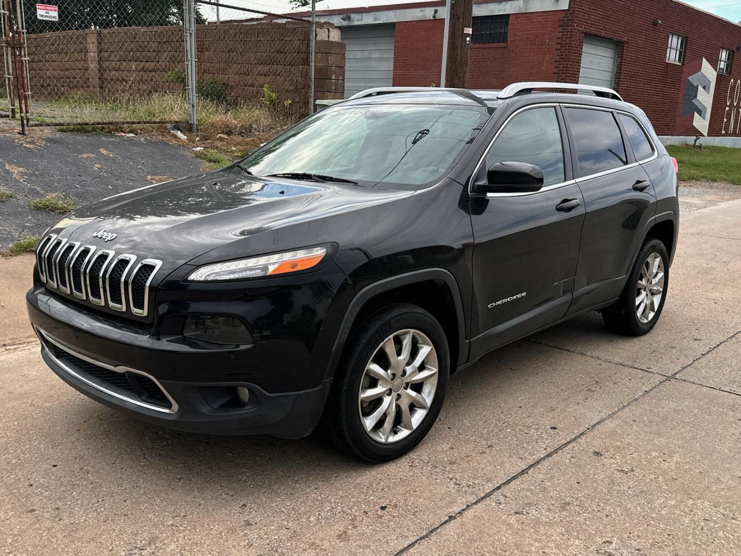 2017 BLACK JEEP CHEROKEE LIMITED Limited FWD (1C4PJLDB7HW) with an 2.4L L4 DOHC 16V engine, 9A transmission, located at 8101 E. Skelly Dr., Tulsa, OK, 74129, (918) 592-3593, 36.121891, -95.888802 - Photo#0