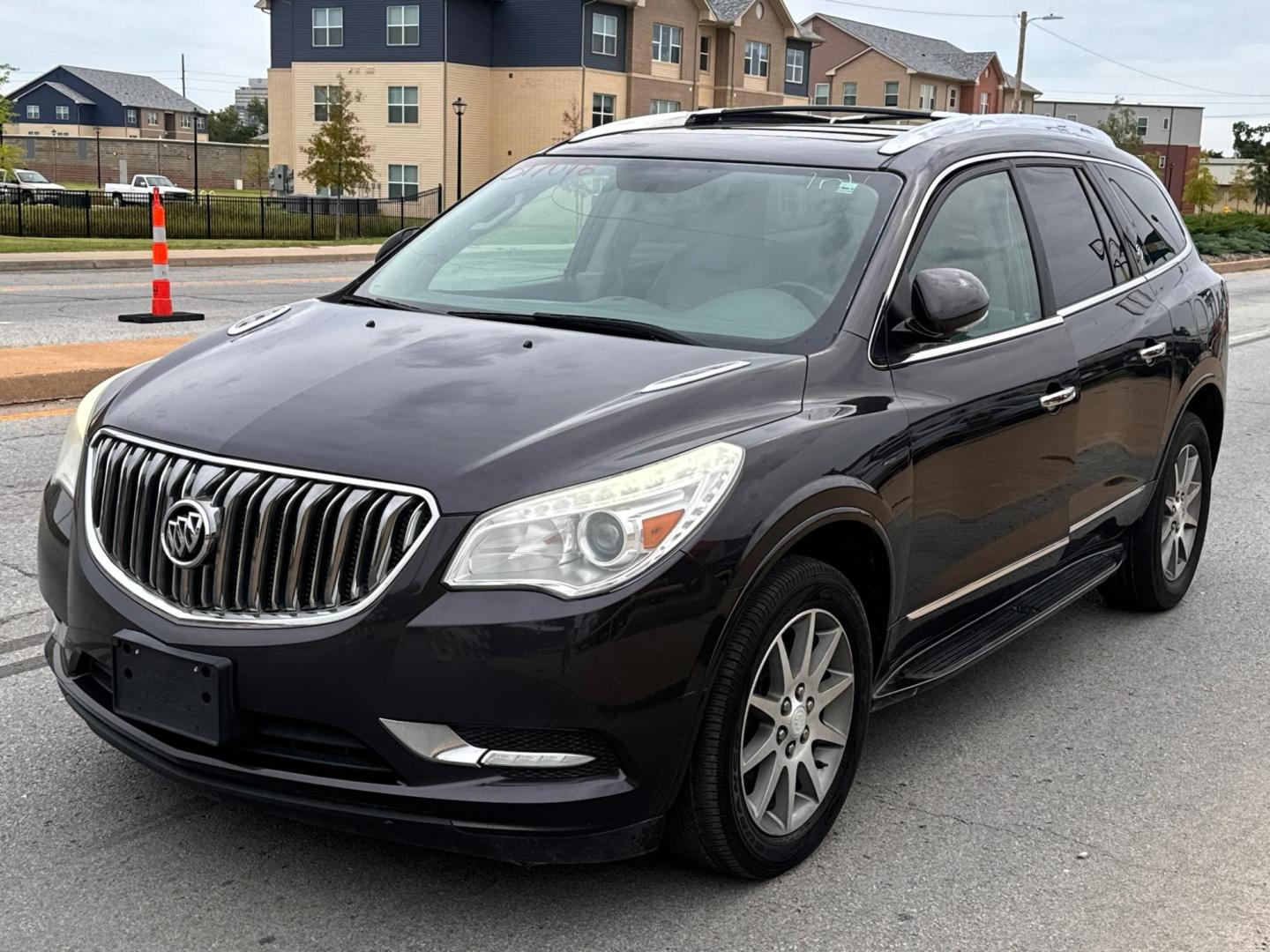 2016 GRAY BUICK ENCLAVE LEATHER Leather FWD (5GAKRBKD2GJ) with an 3.6L V6 DOHC 24V engine, 6-Speed Automatic Overdrive transmission, located at 8101 E. Skelly Dr., Tulsa, OK, 74129, (918) 592-3593, 36.121891, -95.888802 - Photo#0