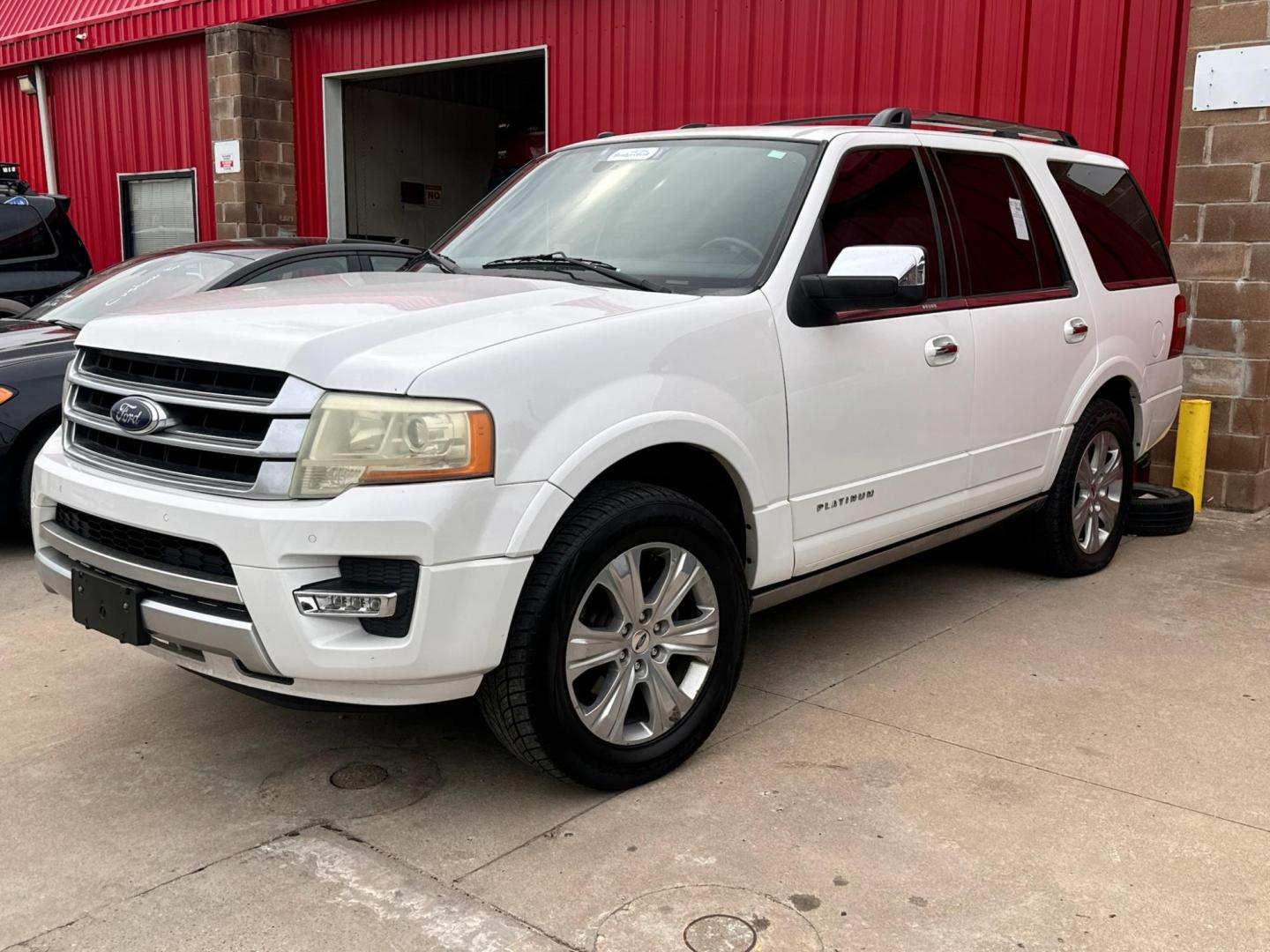 2016 WHITE FORD EXPEDITION PLATINUM Platinum 2WD (1FMJU1LT5GE) with an 3.5L V6 DOHC 24V FFV engine, 6A transmission, located at 8101 E. Skelly Dr., Tulsa, OK, 74129, (918) 592-3593, 36.121891, -95.888802 - Photo#0