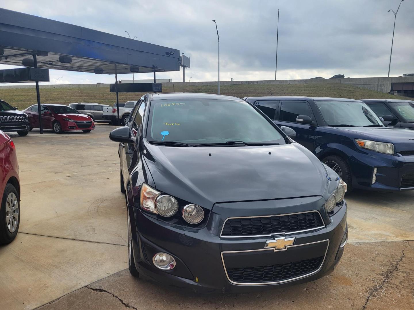 2015 GRAY CHEVROLET SONIC LTZ LTZ Auto 5-Door (1G1JE6SB4F4) with an 1.4L L4 DOHC 24V TURBO engine, 6-Speed Automatic transmission, located at 8101 E. Skelly Dr., Tulsa, OK, 74129, (918) 592-3593, 36.121891, -95.888802 - Photo#1