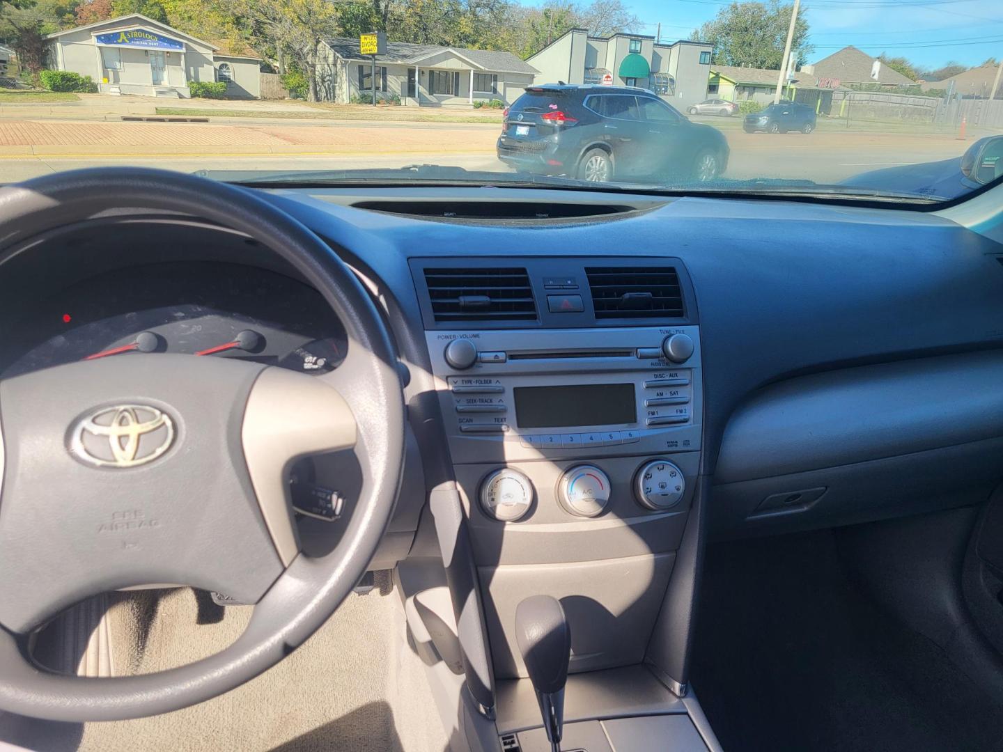 2011 SILVER TOYOTA CAMRY BASE; SE; LE; SE 6-Spd MT (4T1BF3EK4BU) with an 2.5L L4 DOHC 16V engine, 6-Speed Manual transmission, located at 8101 E. Skelly Dr., Tulsa, OK, 74129, (918) 592-3593, 36.121891, -95.888802 - Photo#4