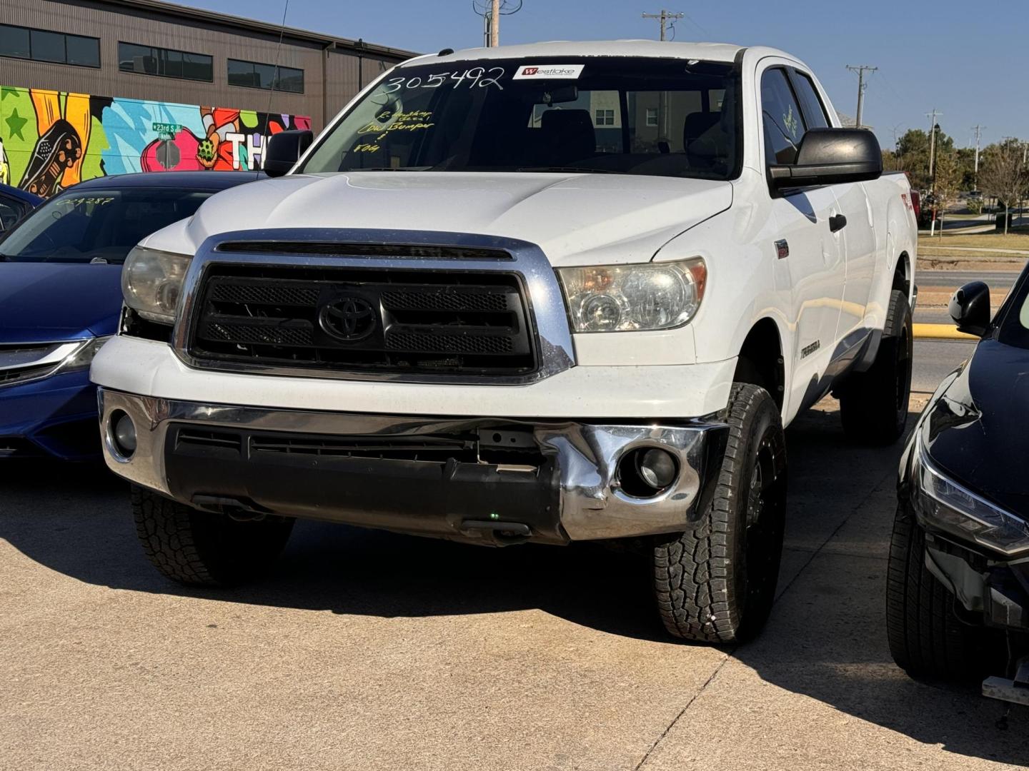 2013 WHITE TOYOTA TUNDRA SR; SR5 Tundra-Grade 5.7L FFV Double Cab 4WD (5TFUW5F10DX) with an 5.7L V8 DOHC 32V FFV engine, 6-Speed Automatic Overdrive transmission, located at 8101 E. Skelly Dr., Tulsa, OK, 74129, (918) 592-3593, 36.121891, -95.888802 - Photo#0