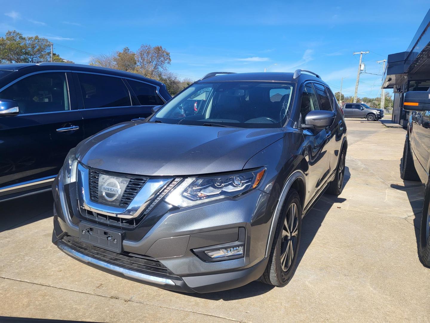 2017 GRAY NISSAN ROGUE S; SL; SV SL AWD (JN8AT2MV4HW) with an 2.5L L4 DOHC 16V engine, CVT transmission, located at 8101 E. Skelly Dr., Tulsa, OK, 74129, (918) 592-3593, 36.121891, -95.888802 - Photo#0