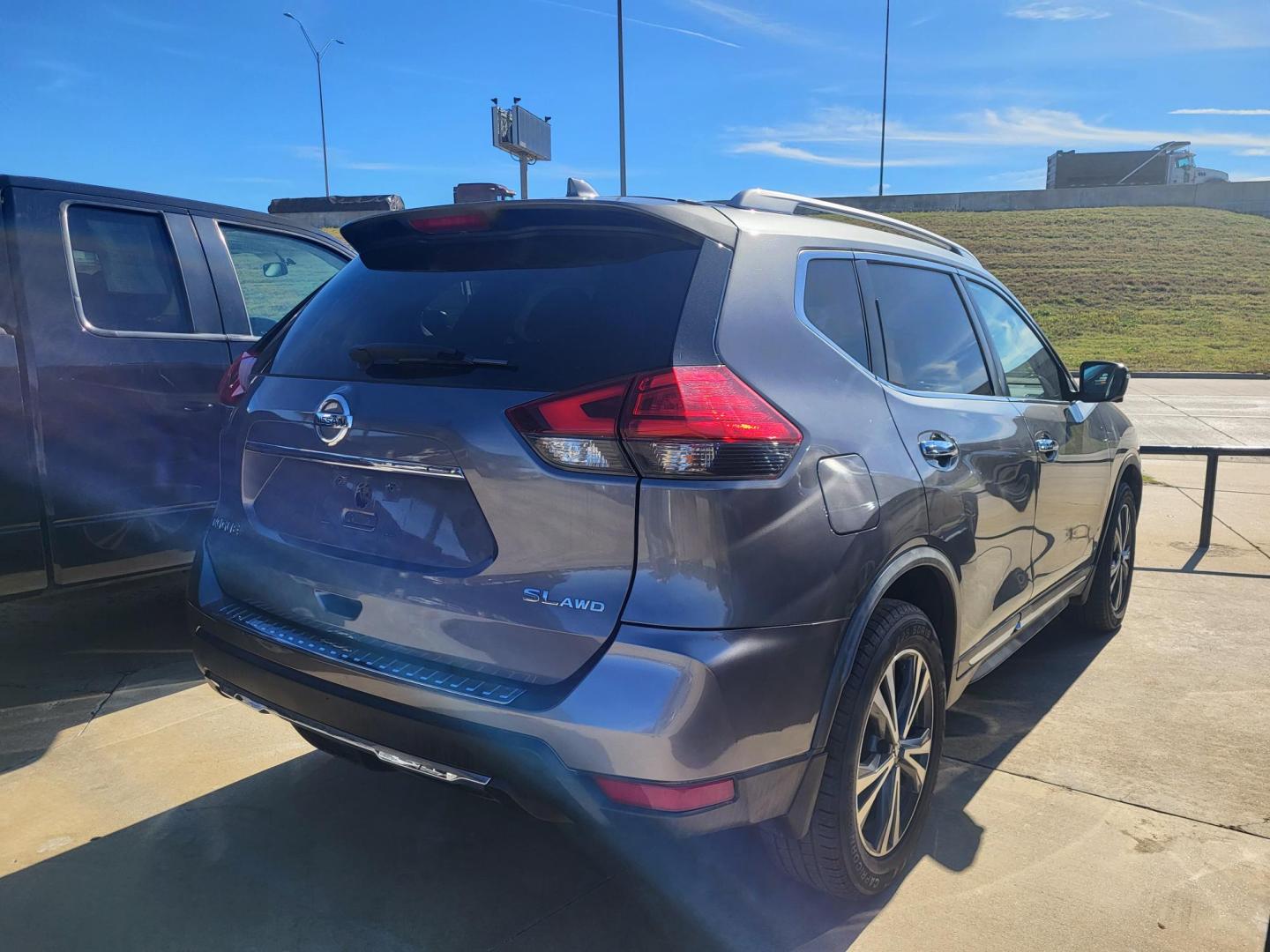 2017 GRAY NISSAN ROGUE S; SL; SV SL AWD (JN8AT2MV4HW) with an 2.5L L4 DOHC 16V engine, CVT transmission, located at 8101 E. Skelly Dr., Tulsa, OK, 74129, (918) 592-3593, 36.121891, -95.888802 - Photo#1