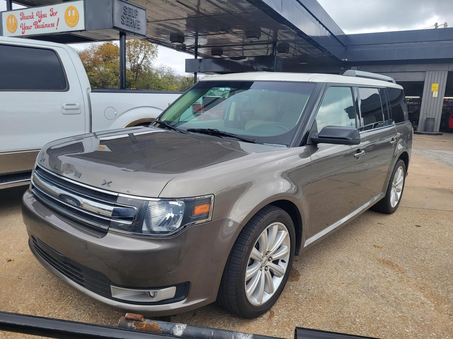 2014 GRAY FORD FLEX SEL SEL FWD (2FMGK5C88EB) with an 3.5L V6 DOHC 24V engine, 6-Speed Automatic Overdrive transmission, located at 8101 E. Skelly Dr., Tulsa, OK, 74129, (918) 592-3593, 36.121891, -95.888802 - Photo#0