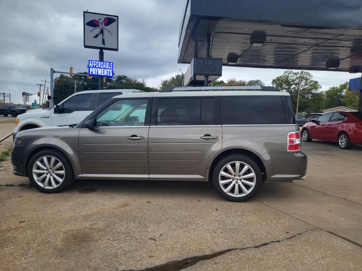 2014 GRAY FORD FLEX SEL SEL FWD (2FMGK5C88EB) with an 3.5L V6 DOHC 24V engine, 6-Speed Automatic Overdrive transmission, located at 8101 E. Skelly Dr., Tulsa, OK, 74129, (918) 592-3593, 36.121891, -95.888802 - Photo#3