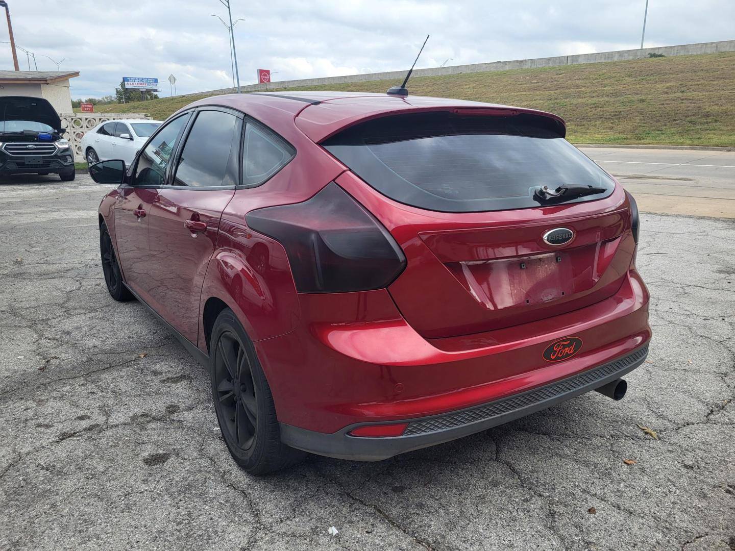 2014 RED FORD FOCUS SE Hatch (1FADP3K23EL) with an 2.0L L4 DOHC 16V engine, located at 8101 E. Skelly Dr., Tulsa, OK, 74129, (918) 592-3593, 36.121891, -95.888802 - Photo#1