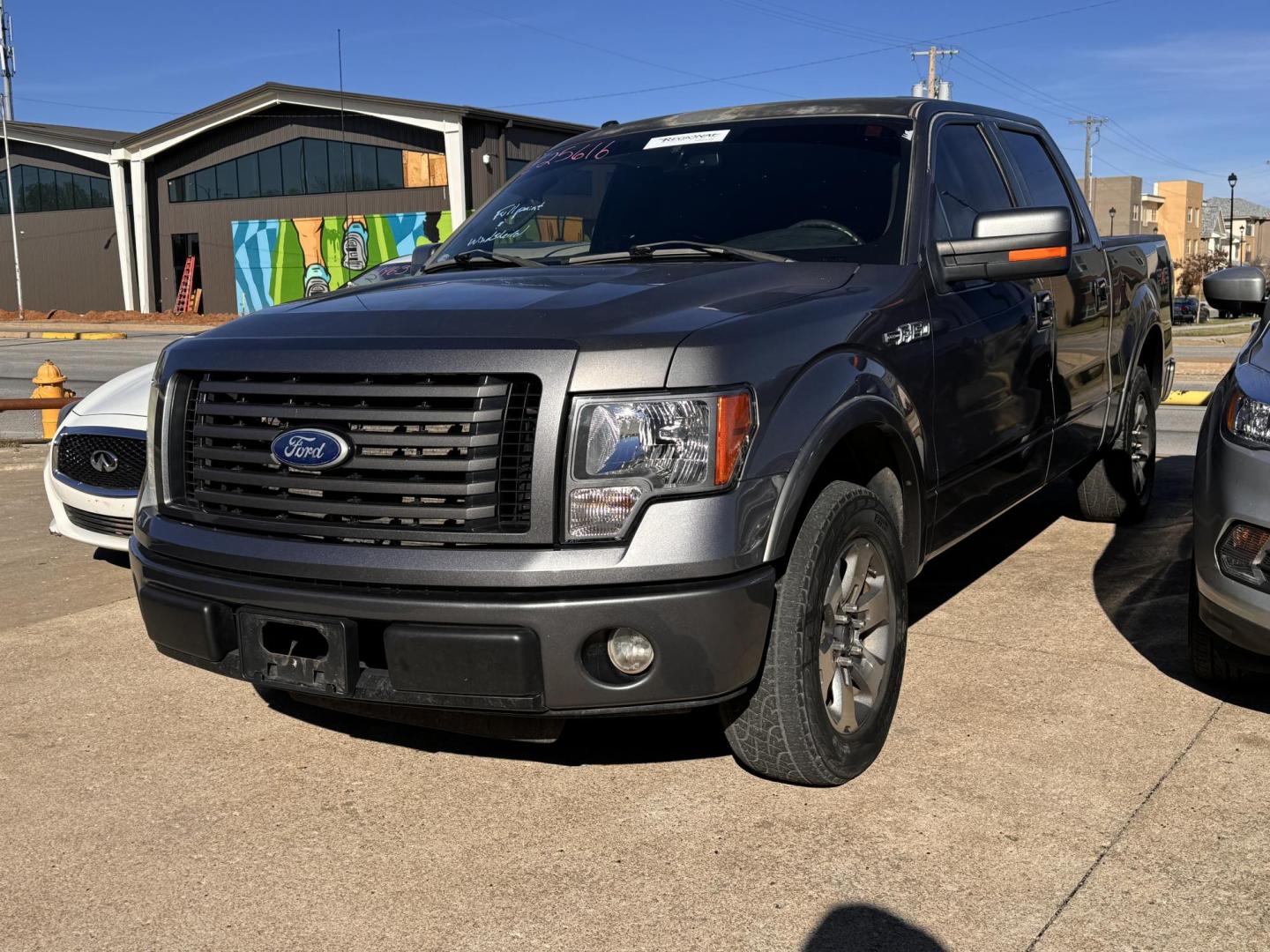 2010 SILVER FORD F-150 XL; PLATINUM; Lariat SuperCrew 5.5-ft. Bed 2WD (1FTEW1C81AK) with an 4.6L V8 SOHC 24V engine, 4-Speed Automatic transmission, located at 8101 E. Skelly Dr., Tulsa, OK, 74129, (918) 592-3593, 36.121891, -95.888802 - Photo#0