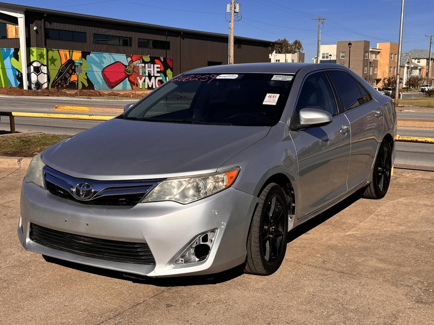 2012 SILVER TOYOTA CAMRY SE; LE; XLE SE (4T4BF1FK2CR) with an 2.5L L4 DOHC 16V engine, 6-Speed Automatic transmission, located at 8101 E. Skelly Dr., Tulsa, OK, 74129, (918) 592-3593, 36.121891, -95.888802 - Photo#0