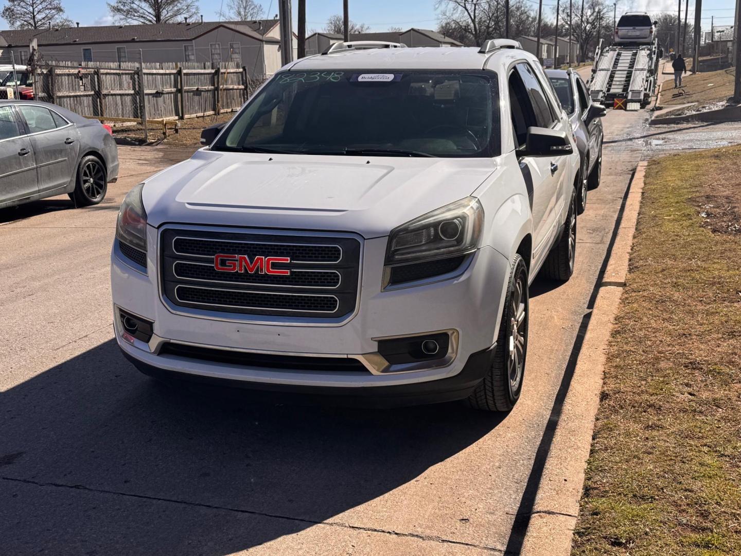 2016 WHITE GMC Acadia SLT-1 FWD (1GKKRRKDXGJ) with an 3.6L V6 DOHC 24V engine, 6A transmission, located at 8101 E. Skelly Dr., Tulsa, OK, 74129, (918) 592-3593, 36.121891, -95.888802 - Photo#0